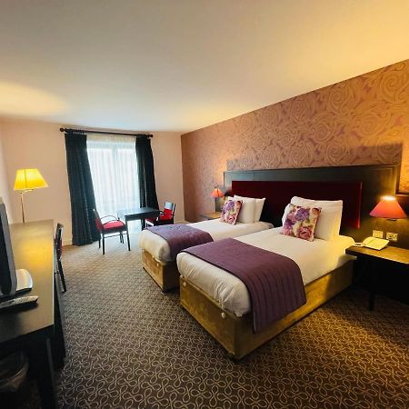 Burren Atlantic Hotel & Holiday Cottages バリーボーン エクステリア 写真