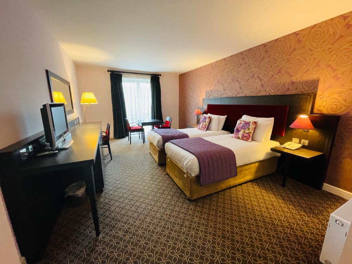 Burren Atlantic Hotel & Holiday Cottages バリーボーン エクステリア 写真