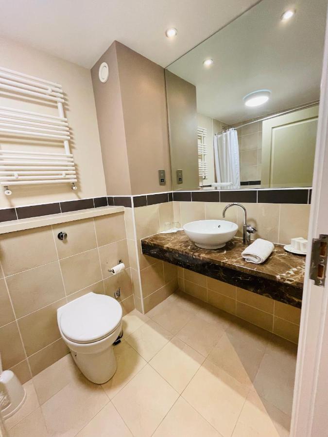 Burren Atlantic Hotel & Holiday Cottages バリーボーン エクステリア 写真