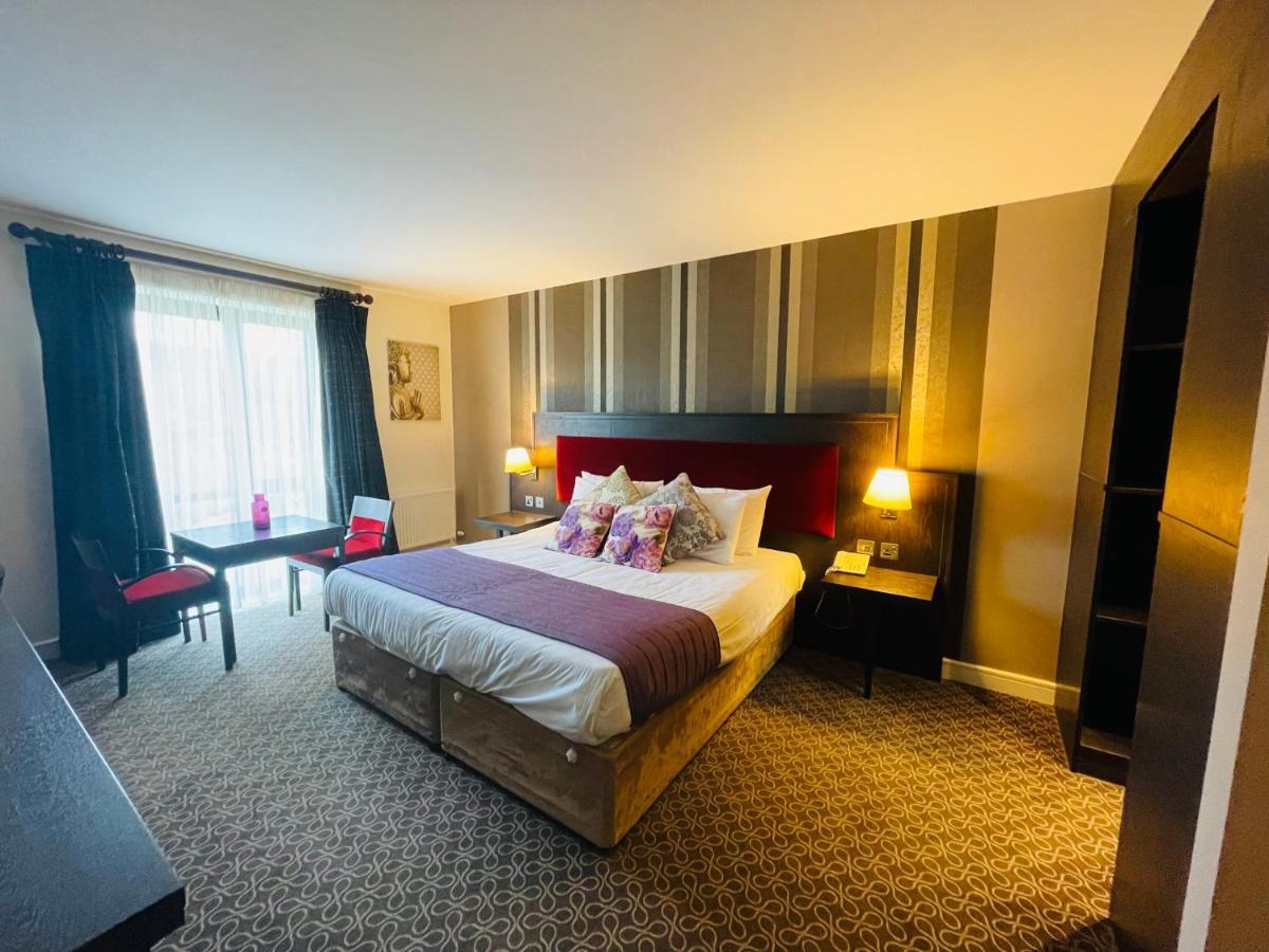 Burren Atlantic Hotel & Holiday Cottages バリーボーン エクステリア 写真