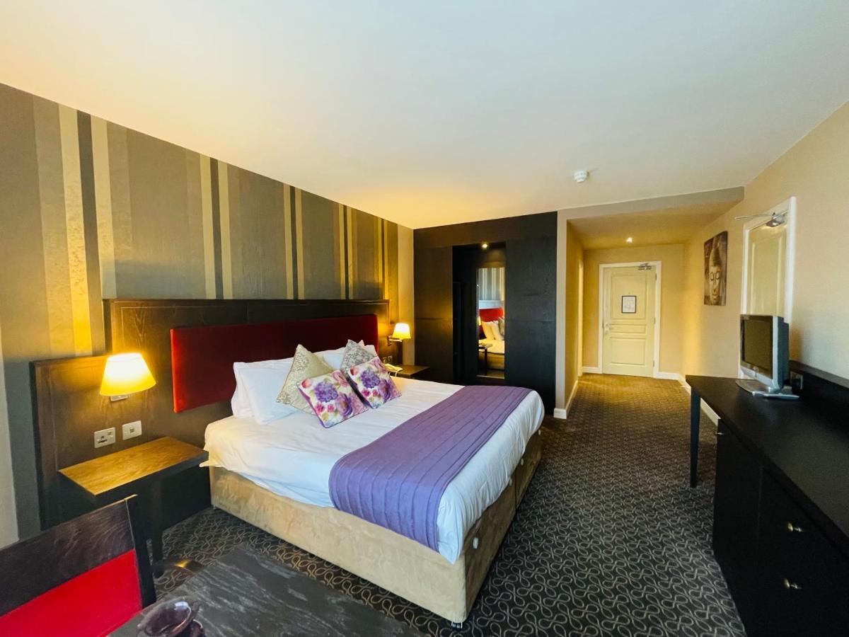 Burren Atlantic Hotel & Holiday Cottages バリーボーン エクステリア 写真