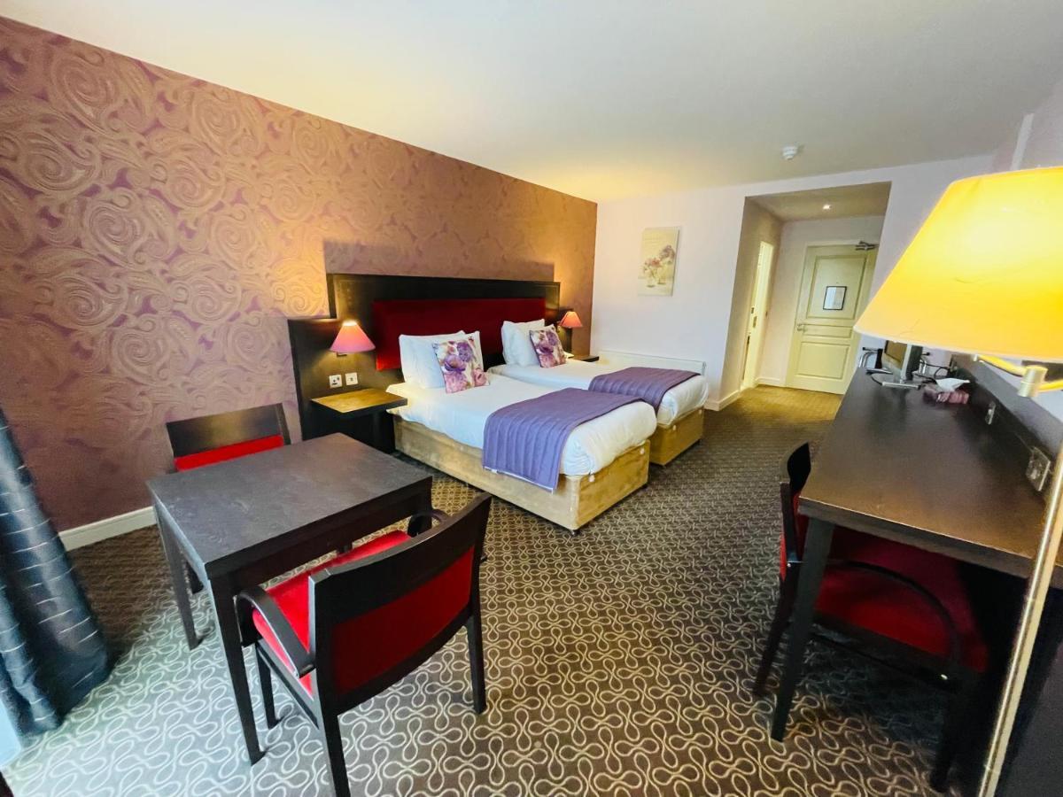 Burren Atlantic Hotel & Holiday Cottages バリーボーン エクステリア 写真