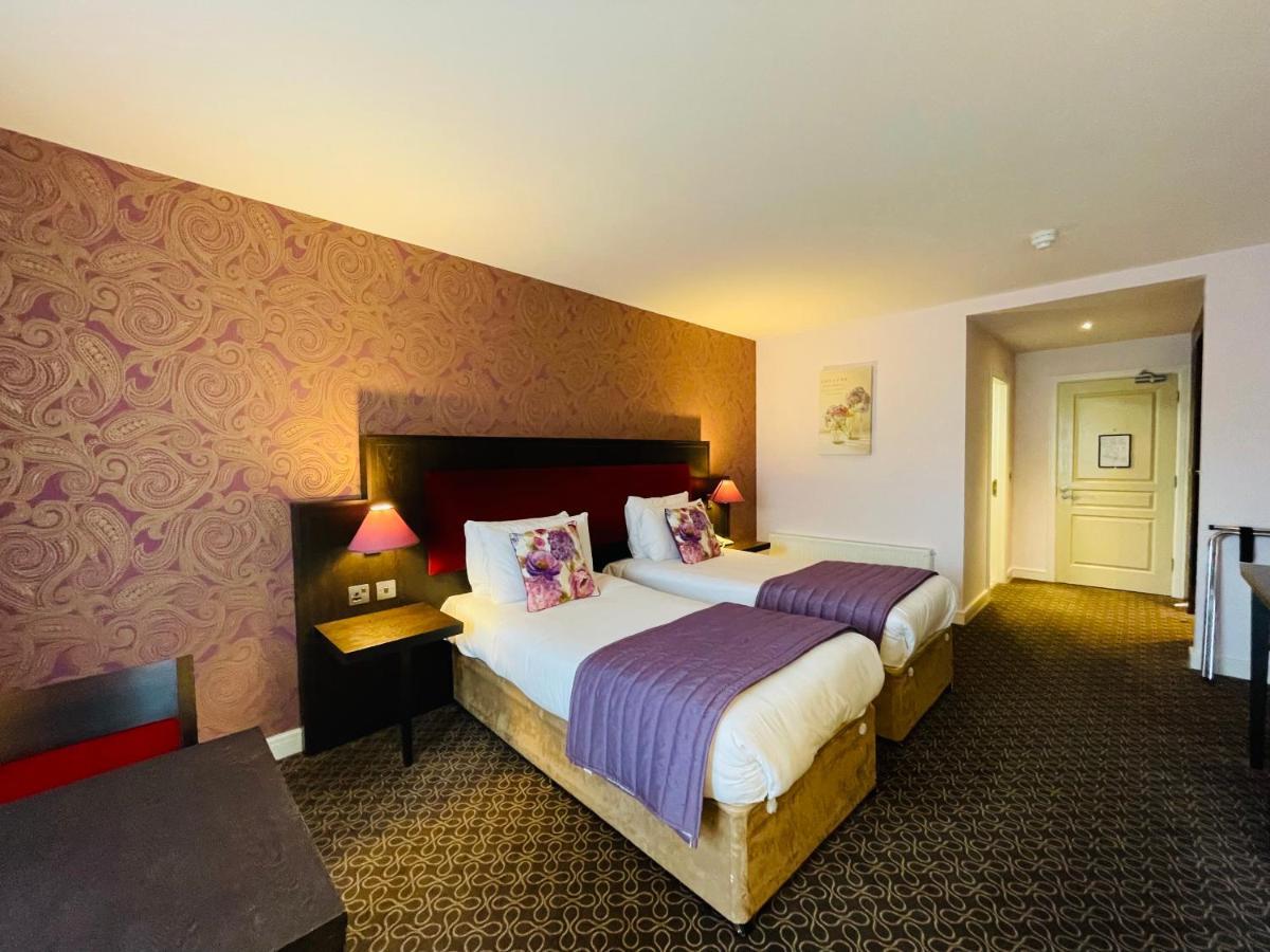 Burren Atlantic Hotel & Holiday Cottages バリーボーン エクステリア 写真