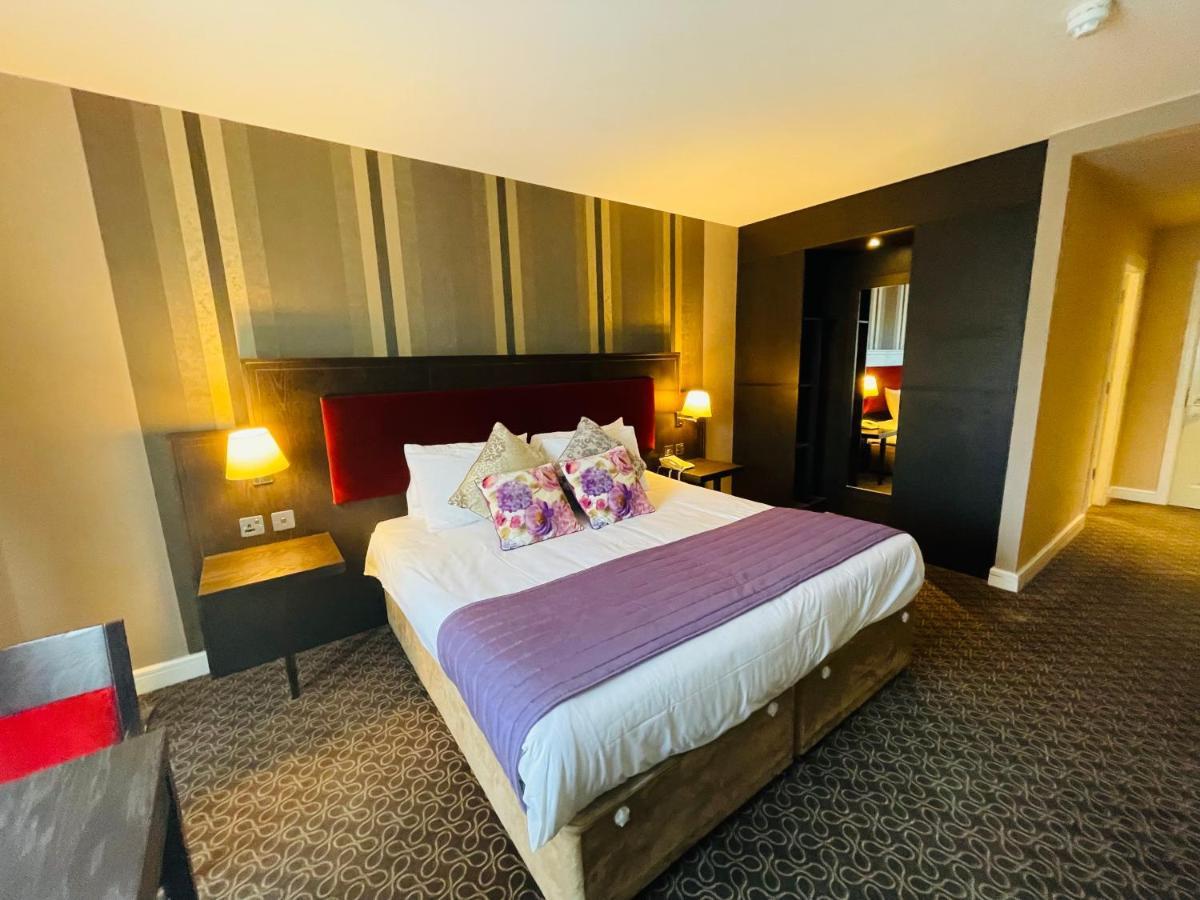 Burren Atlantic Hotel & Holiday Cottages バリーボーン エクステリア 写真
