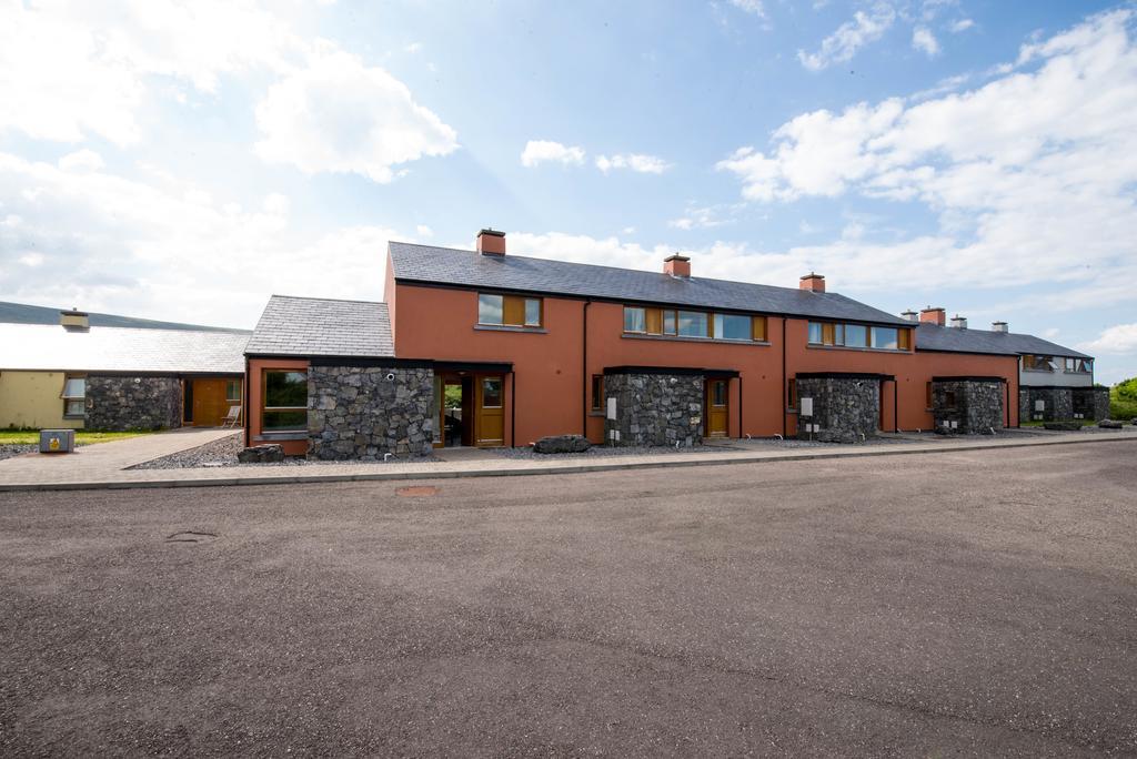 Burren Atlantic Hotel & Holiday Cottages バリーボーン エクステリア 写真