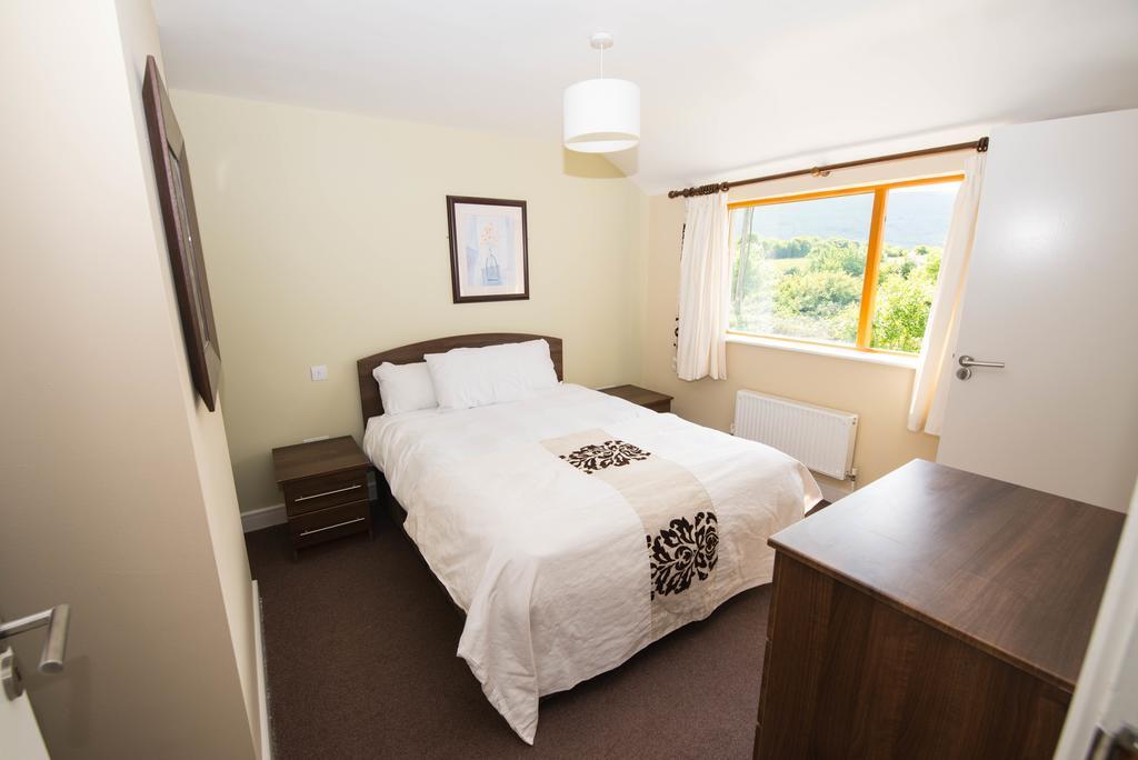 Burren Atlantic Hotel & Holiday Cottages バリーボーン エクステリア 写真