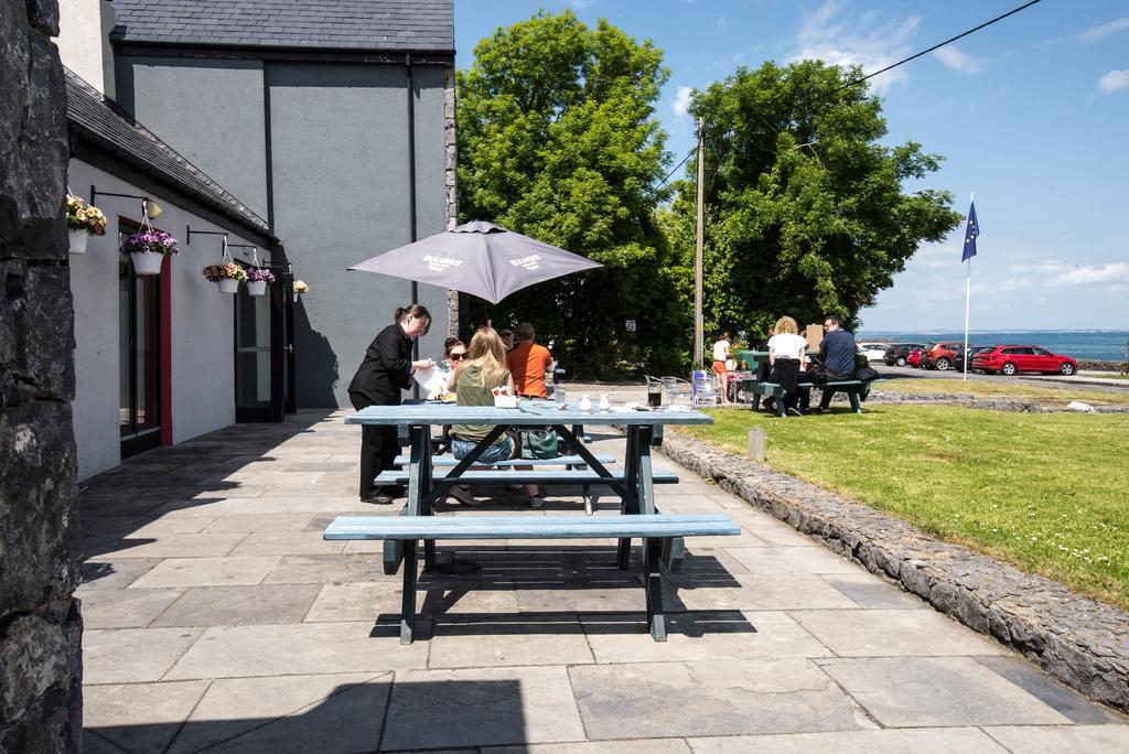 Burren Atlantic Hotel & Holiday Cottages バリーボーン エクステリア 写真