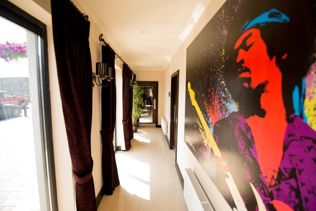 Burren Atlantic Hotel & Holiday Cottages バリーボーン エクステリア 写真