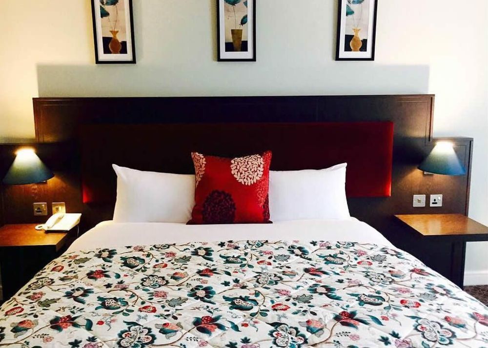 Burren Atlantic Hotel & Holiday Cottages バリーボーン エクステリア 写真