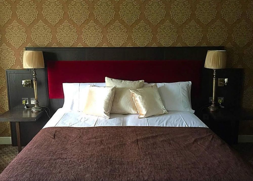 Burren Atlantic Hotel & Holiday Cottages バリーボーン エクステリア 写真