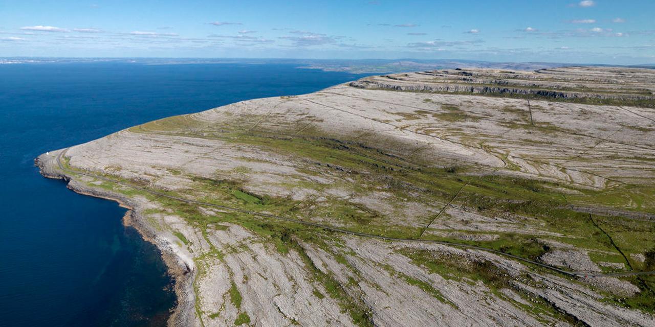 Burren Atlantic Hotel & Holiday Cottages バリーボーン エクステリア 写真