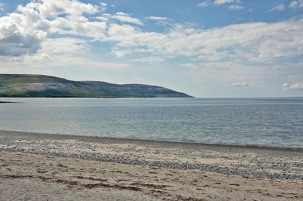 Burren Atlantic Hotel & Holiday Cottages バリーボーン エクステリア 写真